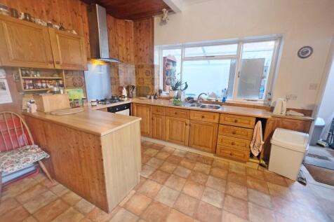 Kitchen / Br'Fast Rm