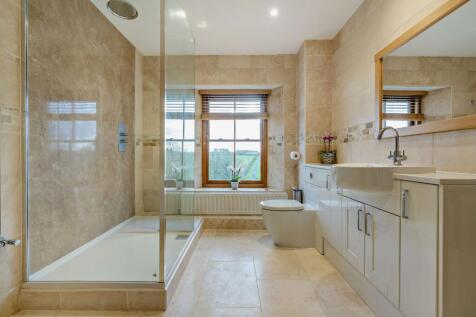 Jack &amp; Jill Ensuite