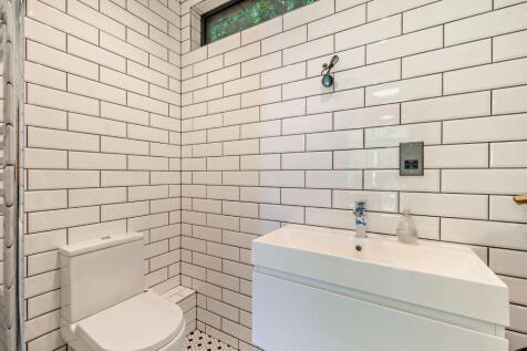 Pool Shower Room