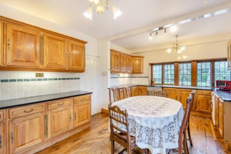 Kitchen/B&#39;fast Room