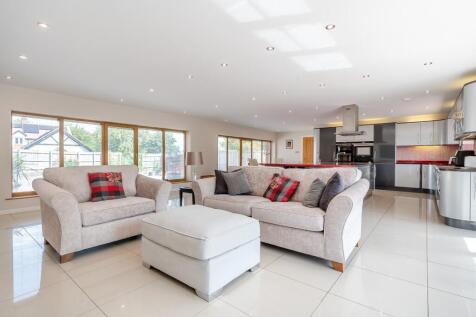 Kitchen/Sitting Area