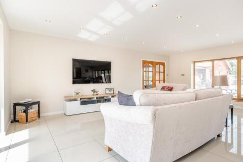 Kitchen/Sitting Area