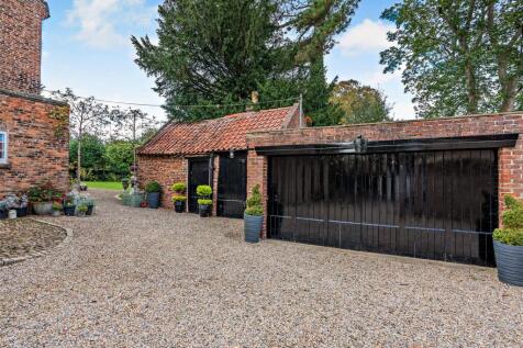 Garage/Outbuilding