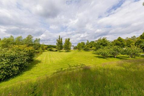 Set In 7 Acres