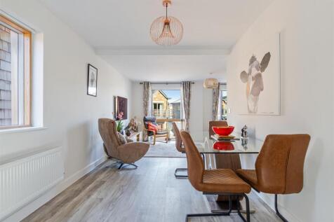 A14 - 18 Baltic Way Totnes - 250926.jpg