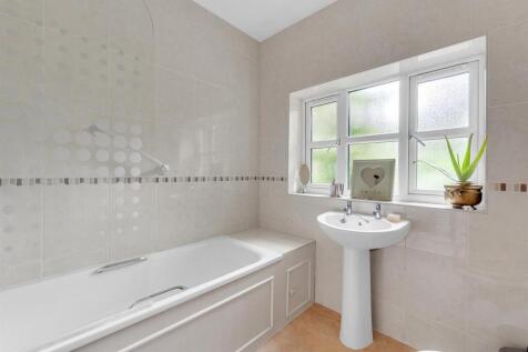 En suite to ground floor bedroom