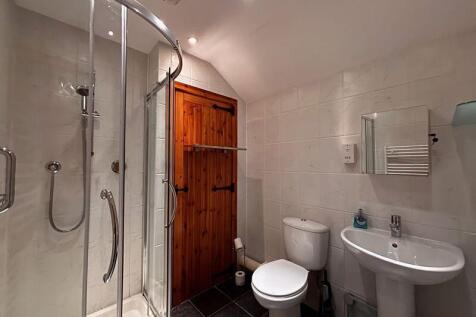 The Barn Shower Room 