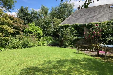 Looking to rear garden