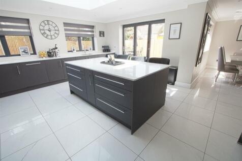 KITCHEN2.jpg
