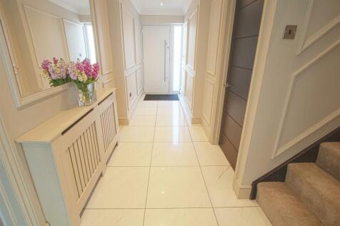 ENTRANCE HALL.jpg