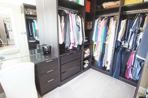DRESSING ROOM.jpg