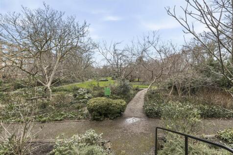 Cadogan Place South Garden