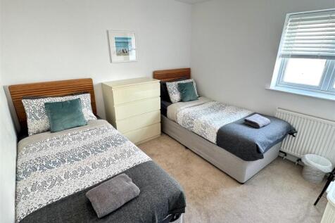 Flat 10, 10-12 Tolcarne Road Bedroom 2