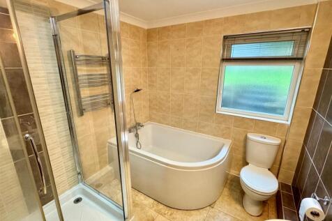 Tamarinda Main Bathroom