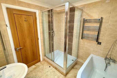 Tamarinda Main Bathroom