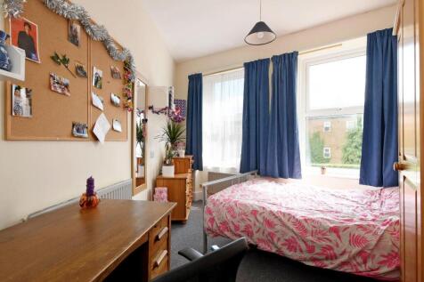 492 Crookesmoor Road, bedroom 1.jpg