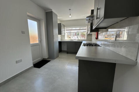 5 Bedroom Family home to RENT