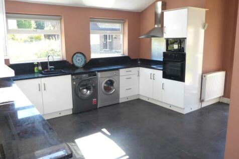 KITCHEN / BREAKFAST ROOM VIEW 1