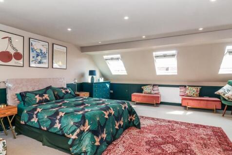 MASTER BEDROOM SUITE