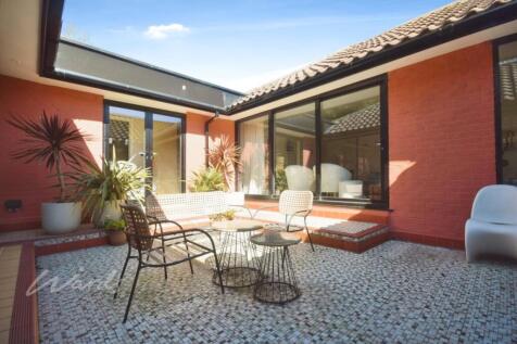 Ocean courtyard 1...