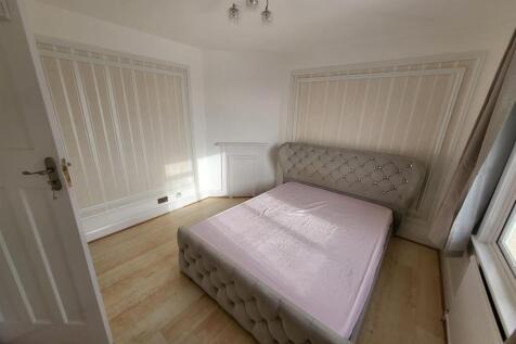 105 sch rd bed 1.JPG