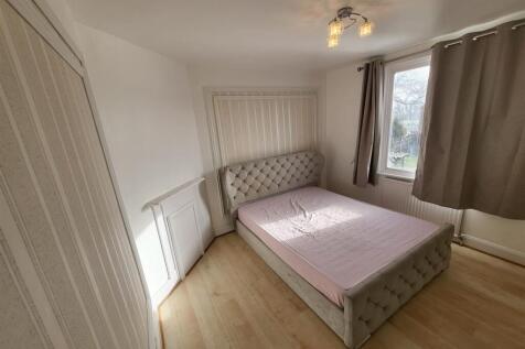 105 sch rd bed 2.JPG