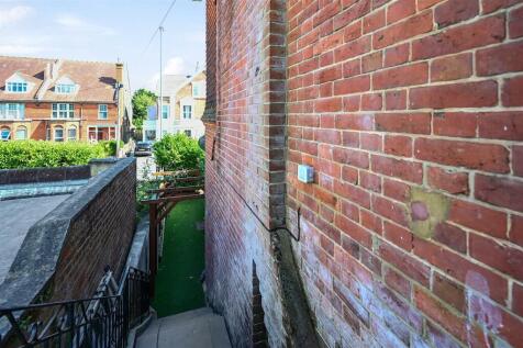 50a Sedlescombe Road South- TN380TJ (27).jpg