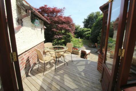 St Annes Road East, 202, decking.JPG