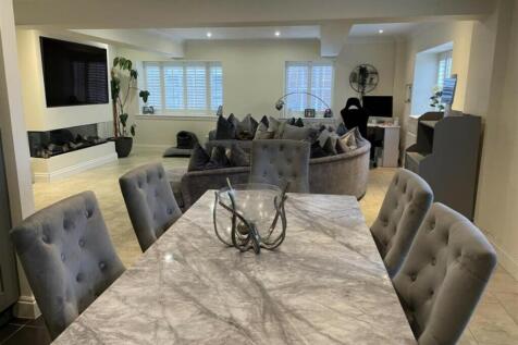 Open Plan Living / Dining Kitchen