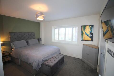 Elizabeth Court, Bedroom One 1.JPG