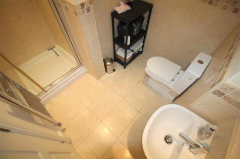 Lake Road, En-Suite to Bedroom One.JPG