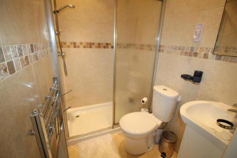 Lake Road, En-Suite to Bedroom Five.JPG