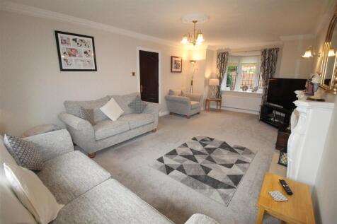 Mendip Close, lounge 4.JPG
