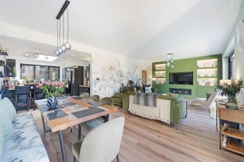 Lounge Dining Kitchen.jpg