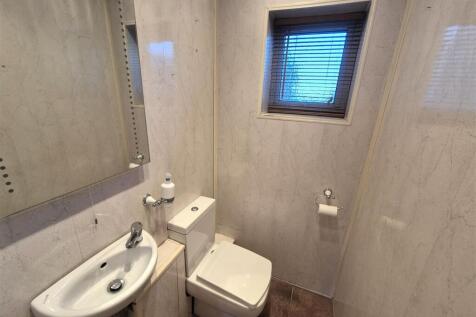 Frobisher Drive, 37 - Downstairs WC.jpg