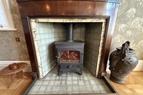 2nd recep fireplace.JPG