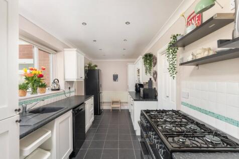 Kitchen Pic 1