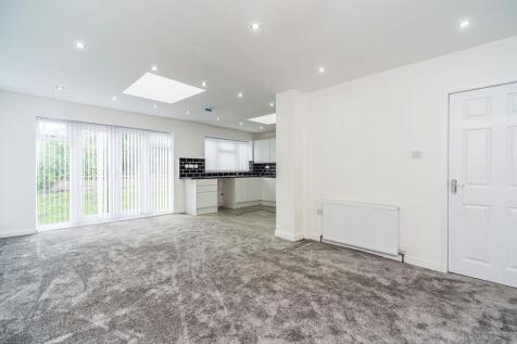 Kitchen / Dining Roo