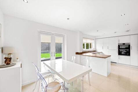Fitted Kitchen/Dining Room