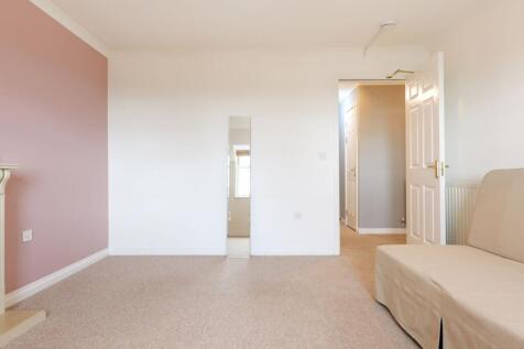 Expansive Lounge with ample room for freestanding furniture