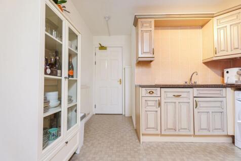 Fully-equiped Kitchen/Diner