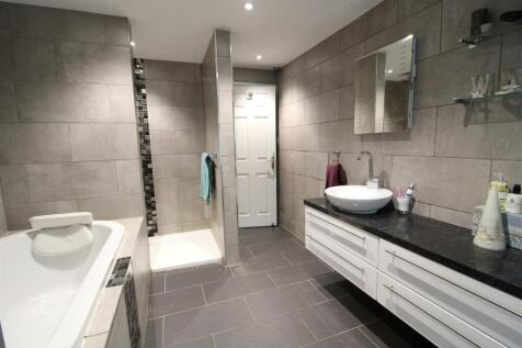 BATHROOM/WC