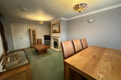 LOUNGE &amp; DINING