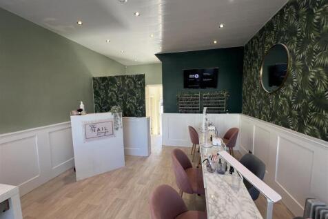 NAIL LOUNGE