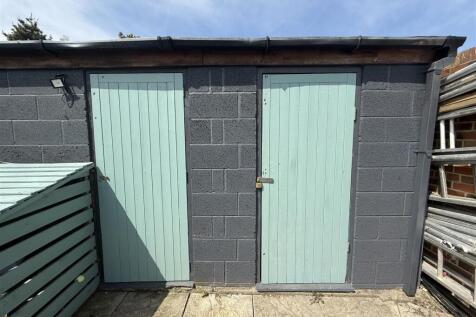 STORE &amp; GAMES ROOM