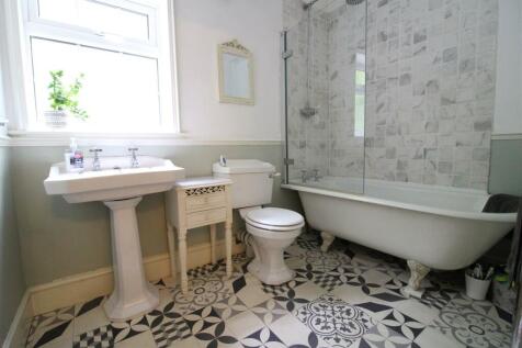 BATHROOM/WC