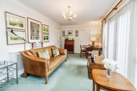 Bedroom/Dining Room