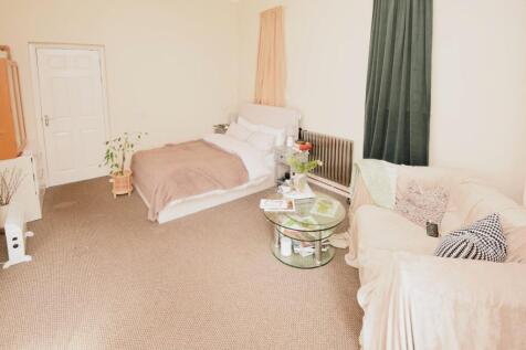 Flat Bedroom/Living