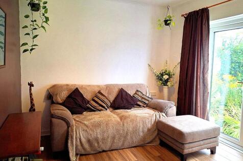 dining room 10 ger y sedd.jpg