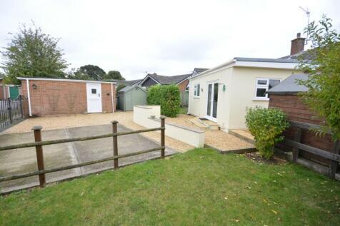 GARDEN &amp; PARKING